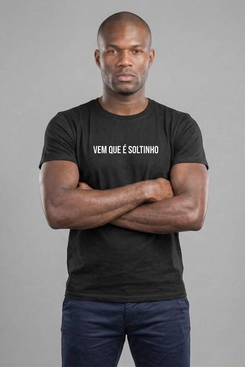 Camiseta Coleção Zoeira Vem Que É Soltinho